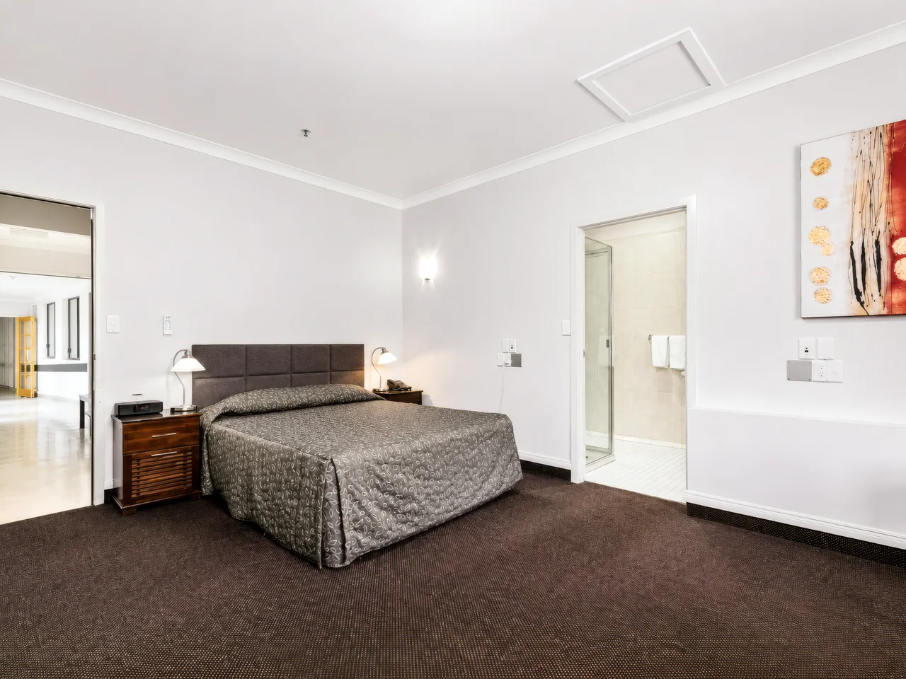 deluxe queen room