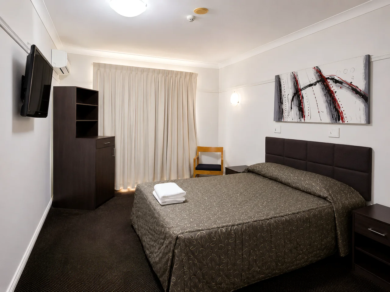 standard queen room
